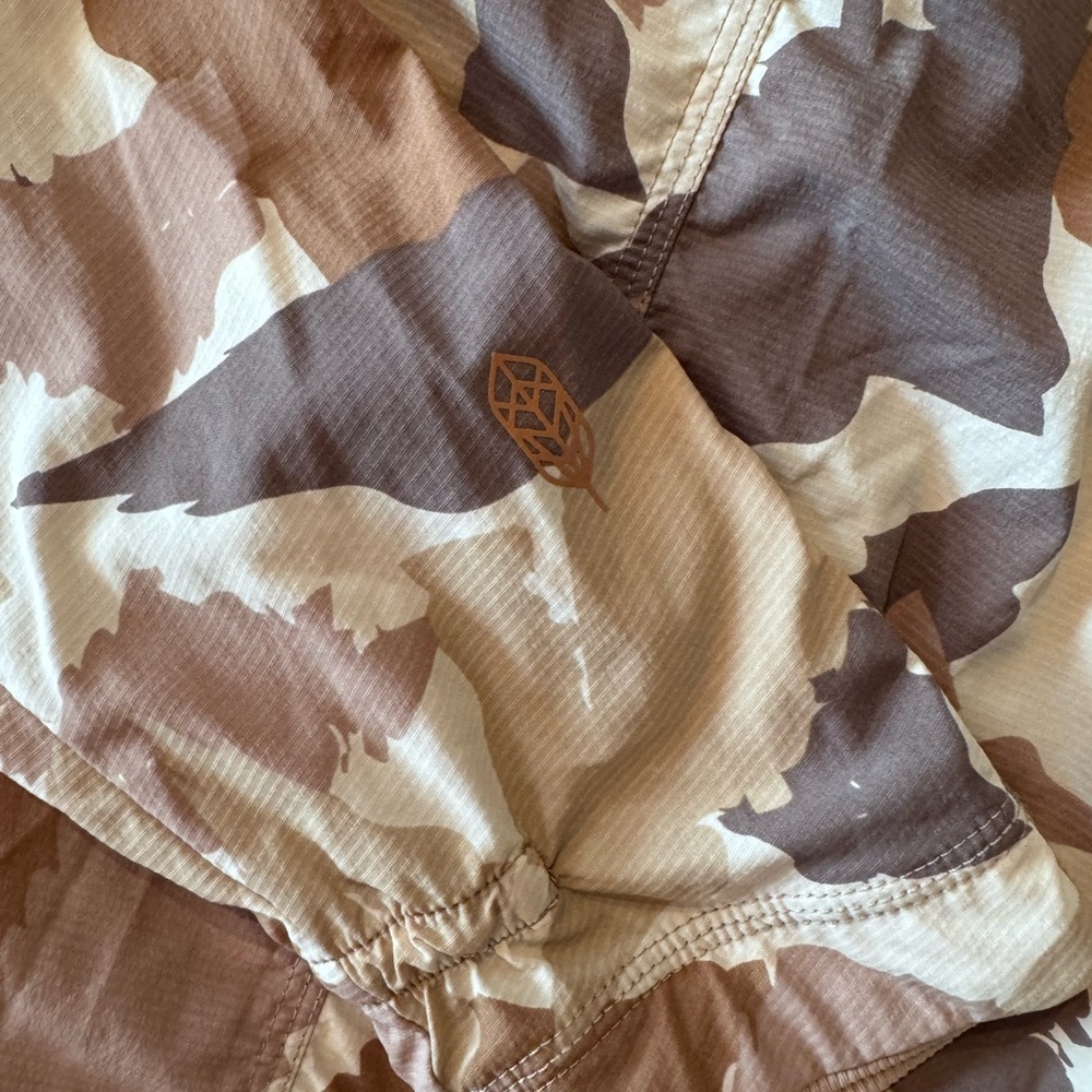 Indygena Women’s Hooded Lightweight Jacket Leaf Camo Print Size M Zip Front - Picture 8 of 9